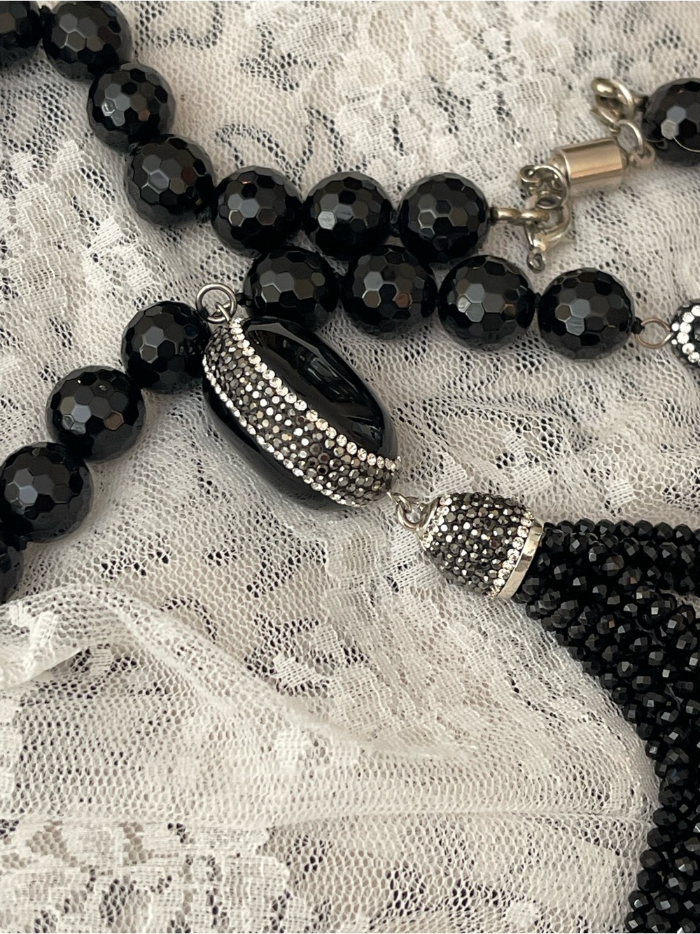 Vintage Tassel Black Gemstone Necklace — Elegant Statement Jewelry    Sturdy - Picture 4 of 5